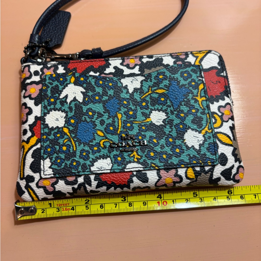 Coach Mixed Yankee Floral Wristlet Clutch - Picture 6 of 7